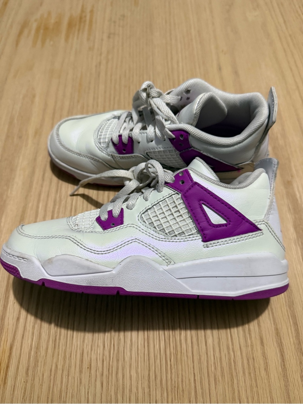 Jordan Retro 4 Hyper violet purple sneakers.